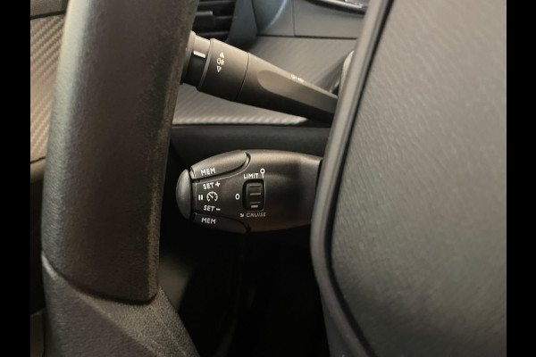 Peugeot 208 1.2 PureTech Like AIRCO NAVI CRUISE BLUEOOTH APPLE CARPLAY METALLIC LAK ZEER NETTE AUTO