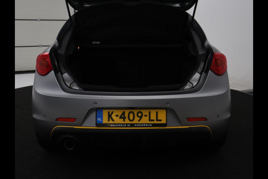Alfa Romeo Giulietta 1.4 Turbo Sport | Gele accenten | Carplay | Park assist | Climate control | Cruise control | Carbon interieur | Full LED