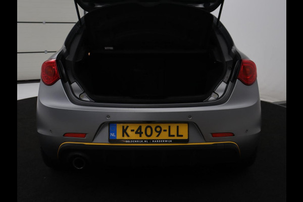 Alfa Romeo Giulietta 1.4 Turbo Sport | Gele accenten | Carplay | Park assist | Climate control | Cruise control | Carbon interieur | Full LED