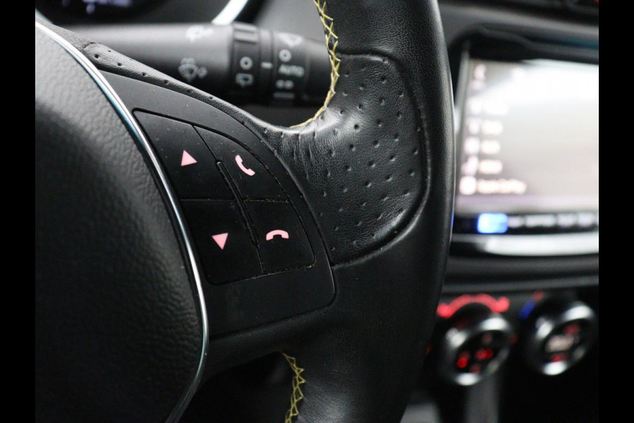 Alfa Romeo Giulietta 1.4 Turbo Sport | Gele accenten | Carplay | Park assist | Climate control | Cruise control | Carbon interieur | Full LED
