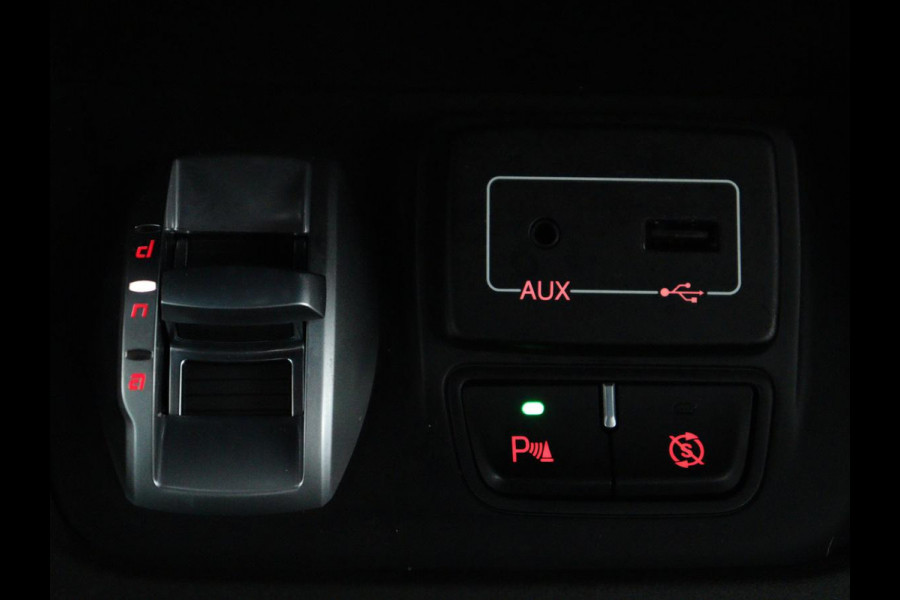 Alfa Romeo Giulietta 1.4 Turbo Sport | Gele accenten | Carplay | Park assist | Climate control | Cruise control | Carbon interieur | Full LED