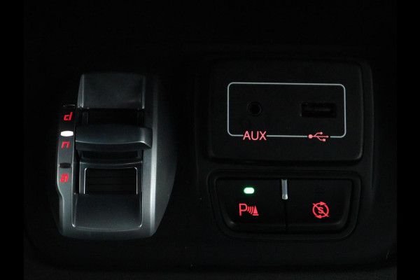 Alfa Romeo Giulietta 1.4 Turbo Sport | Gele accenten | Carplay | Park assist | Climate control | Cruise control | Carbon interieur | Full LED