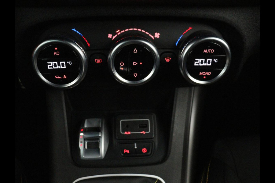 Alfa Romeo Giulietta 1.4 Turbo Sport | Gele accenten | Carplay | Park assist | Climate control | Cruise control | Carbon interieur | Full LED