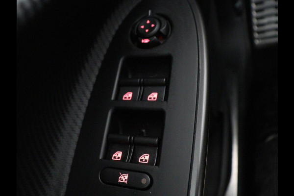 Alfa Romeo Giulietta 1.4 Turbo Sport | Gele accenten | Carplay | Park assist | Climate control | Cruise control | Carbon interieur | Full LED