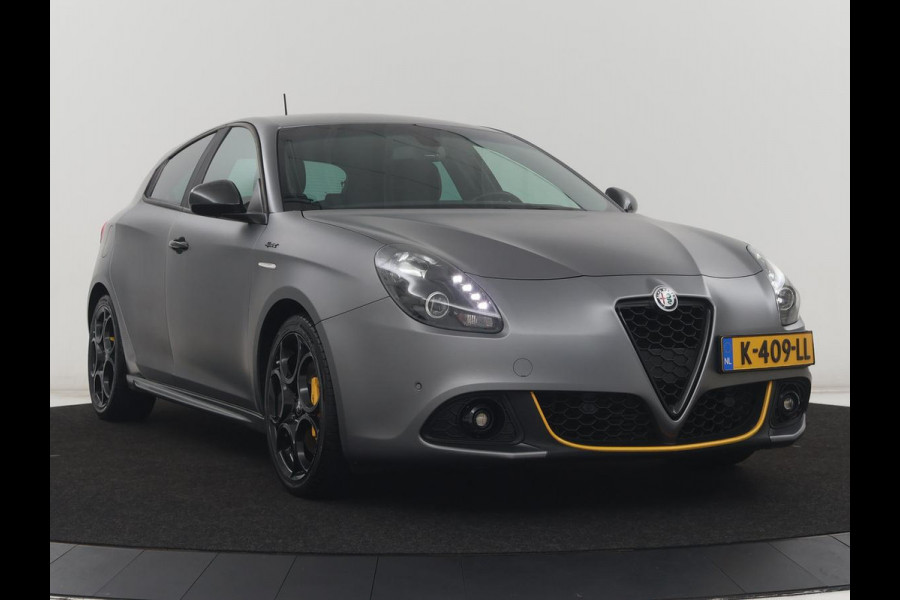Alfa Romeo Giulietta 1.4 Turbo Sport | Gele accenten | Carplay | Park assist | Climate control | Cruise control | Carbon interieur | Full LED