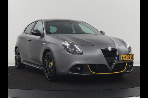 Alfa Romeo Giulietta 1.4 Turbo Sport | Gele accenten | Carplay | Park assist | Climate control | Cruise control | Carbon interieur | Full LED