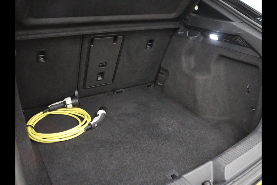 Volkswagen ID.5 GTX 77 kWh | SOH 90,1% | Half leder | Stuur/stoelverwarming | Carplay | Sfeerverlichting | Adaptive cruise | Climate control | Camera | Park assist |