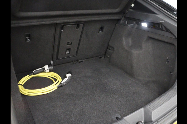 Volkswagen ID.5 GTX 77 kWh | SOH 90,1% | Half leder | Stuur/stoelverwarming | Carplay | Sfeerverlichting | Adaptive cruise | Climate control | Camera | Park assist |