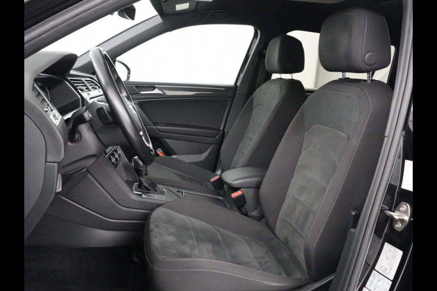 Volkswagen Tiguan Allspace 1.5 TSI Comfortline Business R-Line 7p. | Adaptive cruise | Virtual Dashboard | Carplay | Sfeerverlichting | Full LED | Climate control | Camera | Park assist | Navigatie |