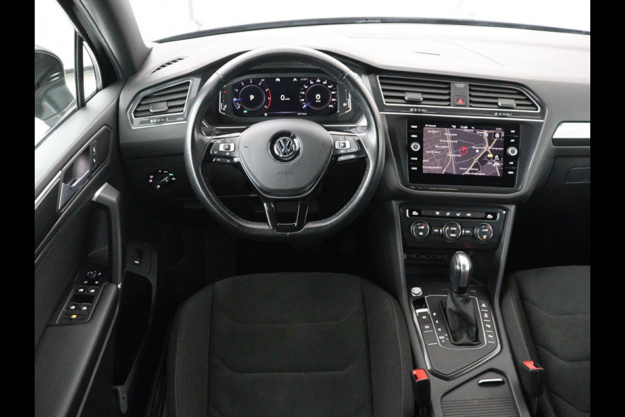 Volkswagen Tiguan Allspace 1.5 TSI Comfortline Business R-Line 7p. | Adaptive cruise | Virtual Dashboard | Carplay | Sfeerverlichting | Full LED | Climate control | Camera | Park assist | Navigatie |