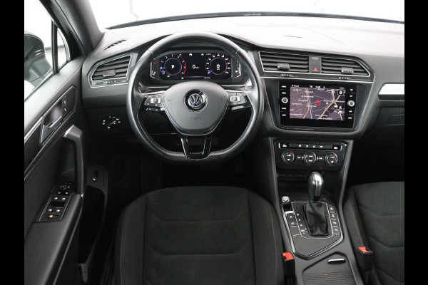 Volkswagen Tiguan Allspace 1.5 TSI Comfortline Business R-Line 7p. | Adaptive cruise | Virtual Dashboard | Carplay | Sfeerverlichting | Full LED | Climate control | Camera | Park assist | Navigatie |