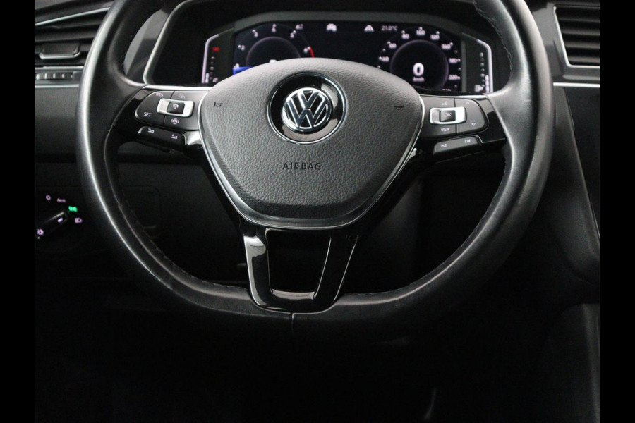 Volkswagen Tiguan Allspace 1.5 TSI Comfortline Business R-Line 7p. | Adaptive cruise | Virtual Dashboard | Carplay | Sfeerverlichting | Full LED | Climate control | Camera | Park assist | Navigatie |