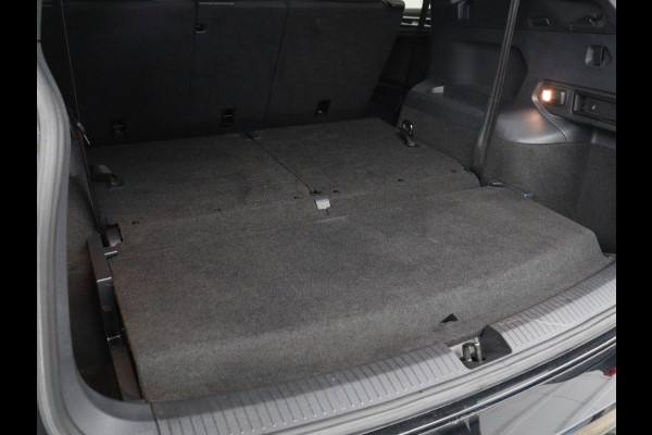 Volkswagen Tiguan Allspace 1.5 TSI Comfortline Business R-Line 7p. | Adaptive cruise | Virtual Dashboard | Carplay | Sfeerverlichting | Full LED | Climate control | Camera | Park assist | Navigatie |