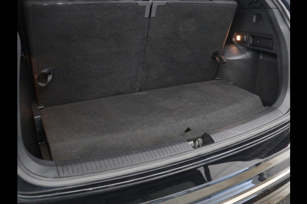 Volkswagen Tiguan Allspace 1.5 TSI Comfortline Business R-Line 7p. | Adaptive cruise | Virtual Dashboard | Carplay | Sfeerverlichting | Full LED | Climate control | Camera | Park assist | Navigatie |