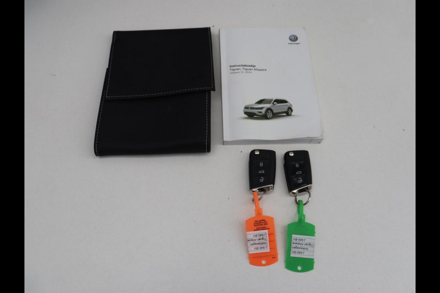 Volkswagen Tiguan Allspace 1.5 TSI Comfortline Business R-Line 7p. | Adaptive cruise | Virtual Dashboard | Carplay | Sfeerverlichting | Full LED | Climate control | Camera | Park assist | Navigatie |