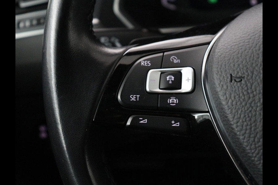 Volkswagen Tiguan Allspace 1.5 TSI Comfortline Business R-Line 7p. | Adaptive cruise | Virtual Dashboard | Carplay | Sfeerverlichting | Full LED | Climate control | Camera | Park assist | Navigatie |