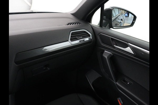 Volkswagen Tiguan Allspace 1.5 TSI Comfortline Business R-Line 7p. | Adaptive cruise | Virtual Dashboard | Carplay | Sfeerverlichting | Full LED | Climate control | Camera | Park assist | Navigatie |