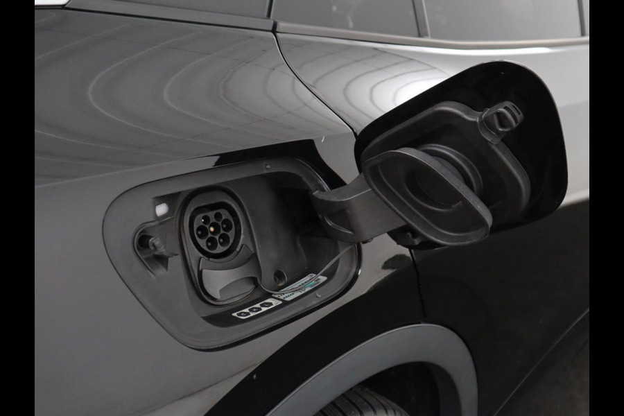 Volkswagen ID.5 Pro 77 kWh | SOH 93,5% | Memory | Leder/alcantara | Stuur/stoel verwarming | Climate control | Adaptive cruise | Sfeerverlichting | Camera | Park assist | Trekhaak |