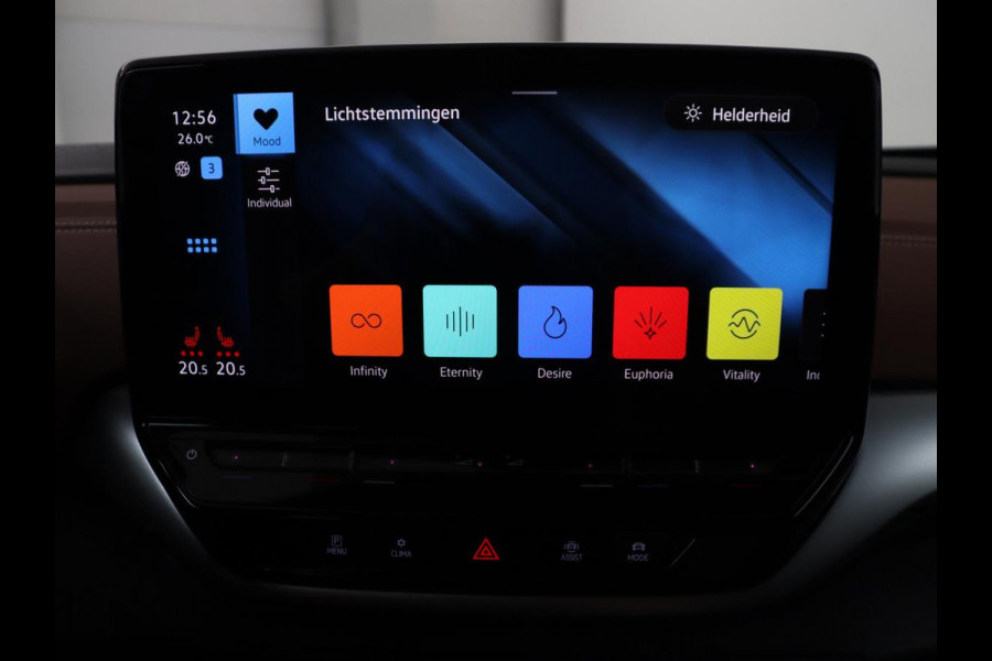 Volkswagen ID.5 Pro 77 kWh | SOH 93,5% | Memory | Leder/alcantara | Stuur/stoel verwarming | Climate control | Adaptive cruise | Sfeerverlichting | Camera | Park assist | Trekhaak |