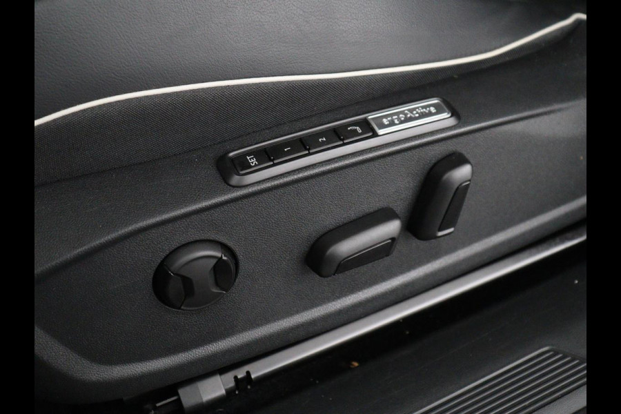 Volkswagen ID.5 Pro 77 kWh | SOH 93,5% | Memory | Leder/alcantara | Stuur/stoel verwarming | Climate control | Adaptive cruise | Sfeerverlichting | Camera | Park assist | Trekhaak |
