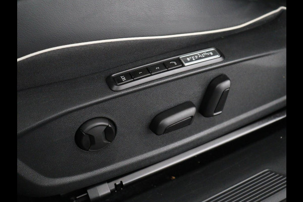 Volkswagen ID.5 Pro 77 kWh | SOH 93,5% | Memory | Leder/alcantara | Stuur/stoel verwarming | Climate control | Adaptive cruise | Sfeerverlichting | Camera | Park assist | Trekhaak |