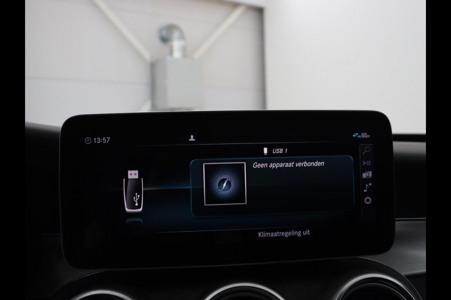 Mercedes-Benz C-Klasse Estate 180 Business Solution | Panoramadak | Half leder | Stoelverwarming | Virtueel dashboard | 360 Camera | Park assist | Climate control | Cruise control |