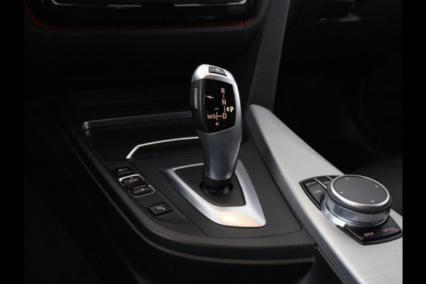 BMW 3 Serie Touring 318i M Sport Corporate Lease | Leder | Stoelverwarming | Bluetooth | Navigatie | Cruise control | Park assist | Climate control |