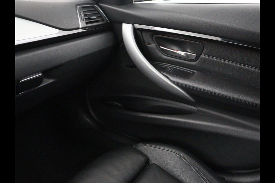 BMW 3 Serie Touring 318i M Sport Corporate Lease | Leder | Stoelverwarming | Bluetooth | Navigatie | Cruise control | Park assist | Climate control |