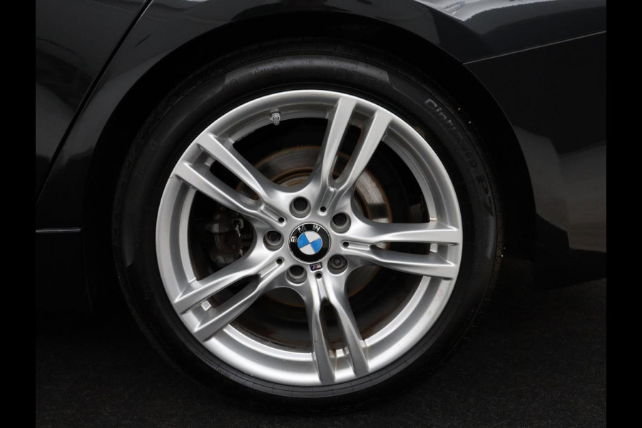 BMW 3 Serie Touring 318i M Sport Corporate Lease | Leder | Stoelverwarming | Bluetooth | Navigatie | Cruise control | Park assist | Climate control |