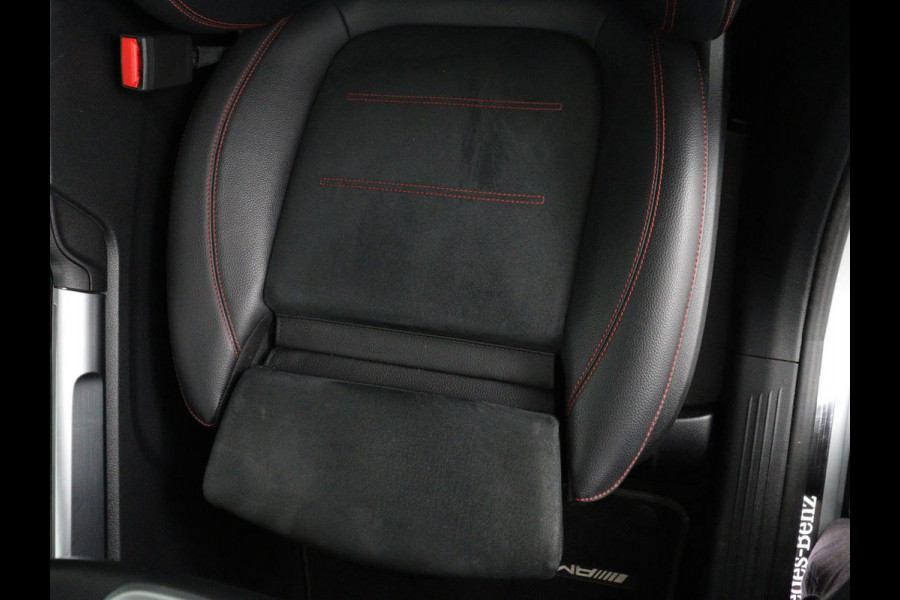 Mercedes-Benz GLB 200 Business Solution AMG 7p. | Panoramadak | Elec. Trekhaak | Half Leder | Memory | Sfeerverlichting | Stoelverwarming | Camera | Park assist |