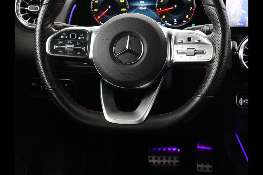 Mercedes-Benz GLB 200 Business Solution AMG 7p. | Panoramadak | Elec. Trekhaak | Half Leder | Memory | Sfeerverlichting | Stoelverwarming | Camera | Park assist |