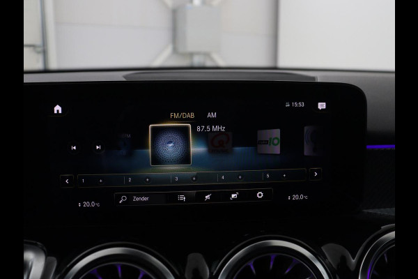 Mercedes-Benz GLB 200 Business Solution AMG 7p. | Panoramadak | Elec. Trekhaak | Half Leder | Memory | Sfeerverlichting | Stoelverwarming | Camera | Park assist |