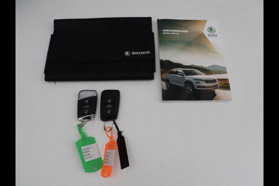Škoda Kodiaq 1.5 TSI Sportline Business 7p. | Trekhaak | Memory | Stuur/stoel verwarming | Leder/alcantara | Carplay | Adaptive cruise | Camera | Park assist | Dodehoek detectie |