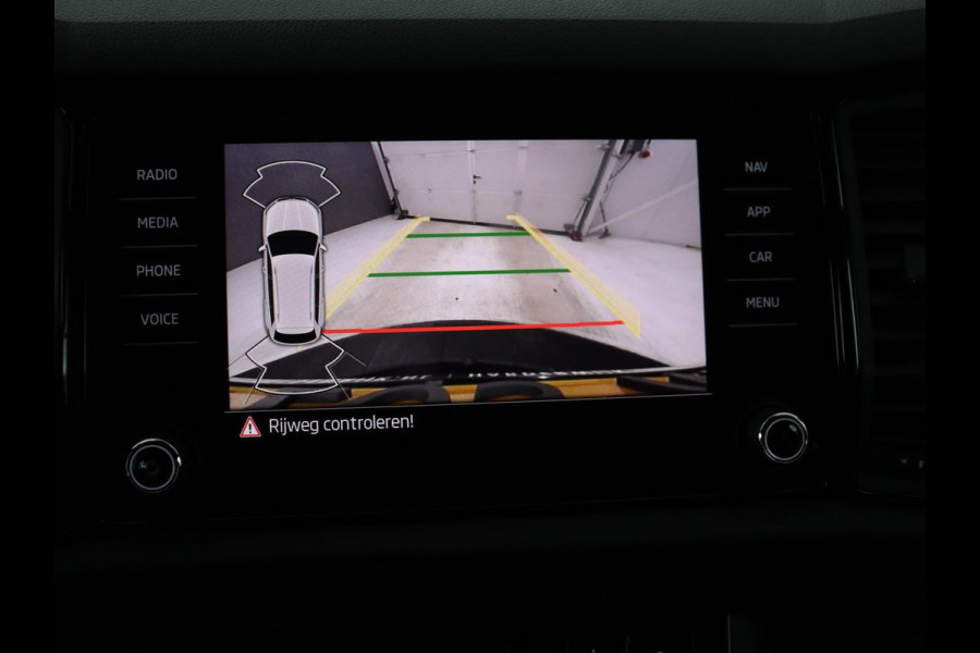 Škoda Kodiaq 1.5 TSI Sportline Business 7p. | Trekhaak | Memory | Stuur/stoel verwarming | Leder/alcantara | Carplay | Adaptive cruise | Camera | Park assist | Dodehoek detectie |