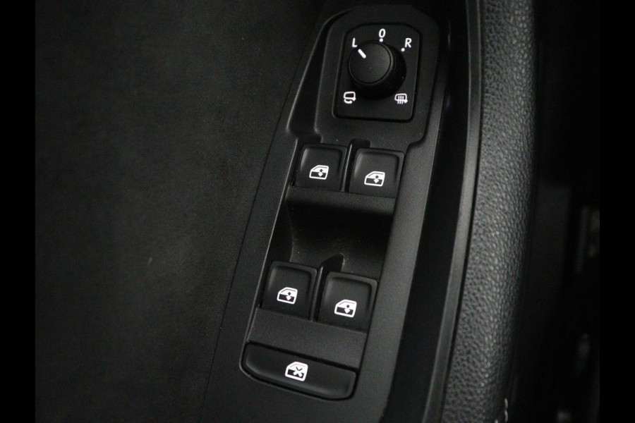 Škoda Kodiaq 1.5 TSI Sportline Business 7p. | Trekhaak | Memory | Stuur/stoel verwarming | Leder/alcantara | Carplay | Adaptive cruise | Camera | Park assist | Dodehoek detectie |