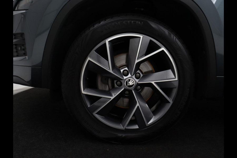 Škoda Kodiaq 1.5 TSI Sportline Business 7p. | Trekhaak | Memory | Stuur/stoel verwarming | Leder/alcantara | Carplay | Adaptive cruise | Camera | Park assist | Dodehoek detectie |
