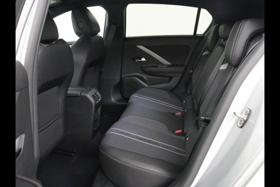 Opel Astra 1.6 Hybrid GS Line | SOH 97.7% | Adaptive cruise | Stuur/stoel verwarming | 360 camera | Climate control | Carplay | Sfeerverlichting | Full Led |