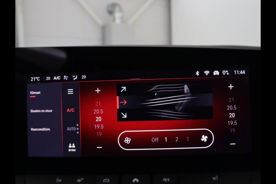 Opel Astra 1.6 Hybrid GS Line | SOH 97.7% | Adaptive cruise | Stuur/stoel verwarming | 360 camera | Climate control | Carplay | Sfeerverlichting | Full Led |