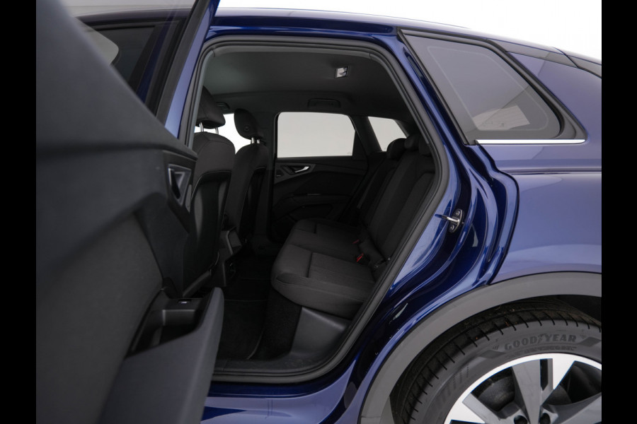 Audi Q4 e-tron 40 Launch edition 77 kWh [3-Fase-11kW] {SoH-94%} (INCL.BTW) *ADAPTIVE-CRUISE | SONOS-SOUND | HEATED-COMFORTSEATS | DIGI-COCKPIT | DAB+ | PRIVACY-GLASS | ECC | PDC | 20''ALU*
