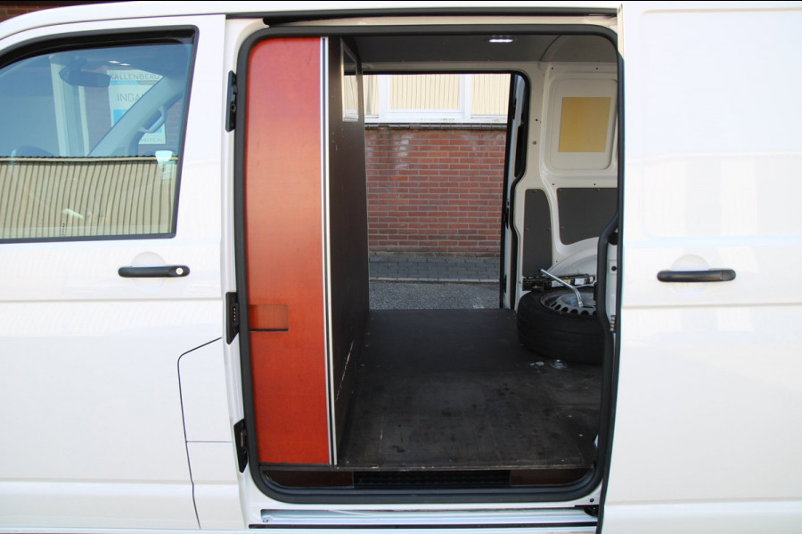 Volkswagen Transporter 2.0 TDI L1H1 / 150PK automaat / dubbel schuifdeur / app connect / cruise