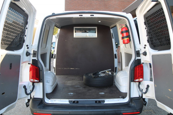 Volkswagen Transporter 2.0 TDI L1H1 / 150PK automaat / dubbel schuifdeur / app connect / cruise