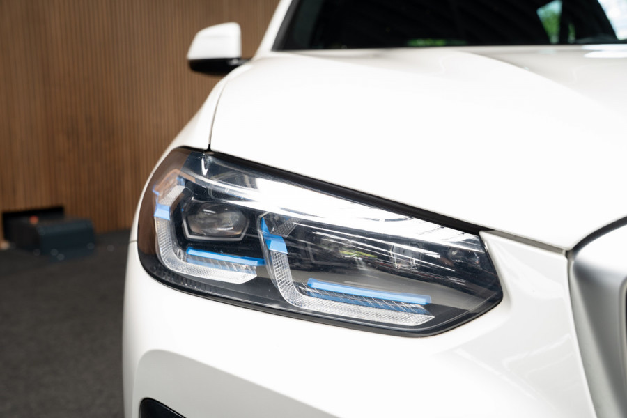BMW X3 xDrive20i High Exe M-Pakket Leer Head-up Navi LED Elektr. achterklep Climate (3-zone) Elektr. trekhaak PDC LM velgen