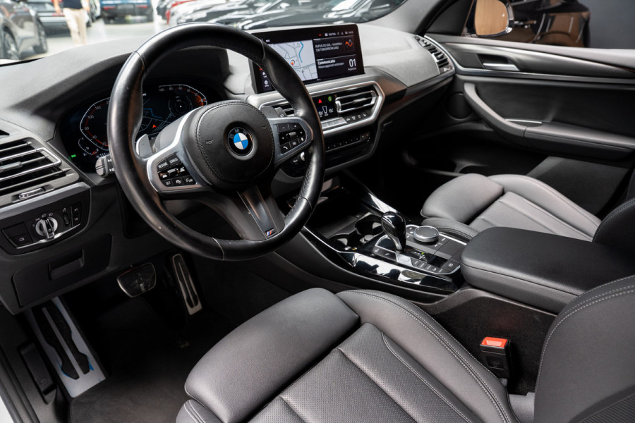 BMW X3 xDrive20i High Exe M-Pakket Leer Head-up Navi LED Elektr. achterklep Climate (3-zone) Elektr. trekhaak PDC LM velgen
