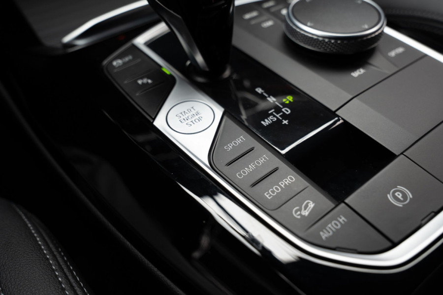 BMW X3 xDrive20i High Exe M-Pakket Leer Head-up Navi LED Elektr. achterklep Climate (3-zone) Elektr. trekhaak PDC LM velgen