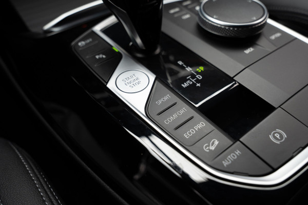 BMW X3 xDrive20i High Exe M-Pakket Leer Head-up Navi LED Elektr. achterklep Climate (3-zone) Elektr. trekhaak PDC LM velgen