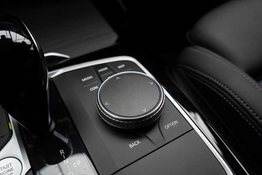 BMW X3 xDrive20i High Exe M-Pakket Leer Head-up Navi LED Elektr. achterklep Climate (3-zone) Elektr. trekhaak PDC LM velgen