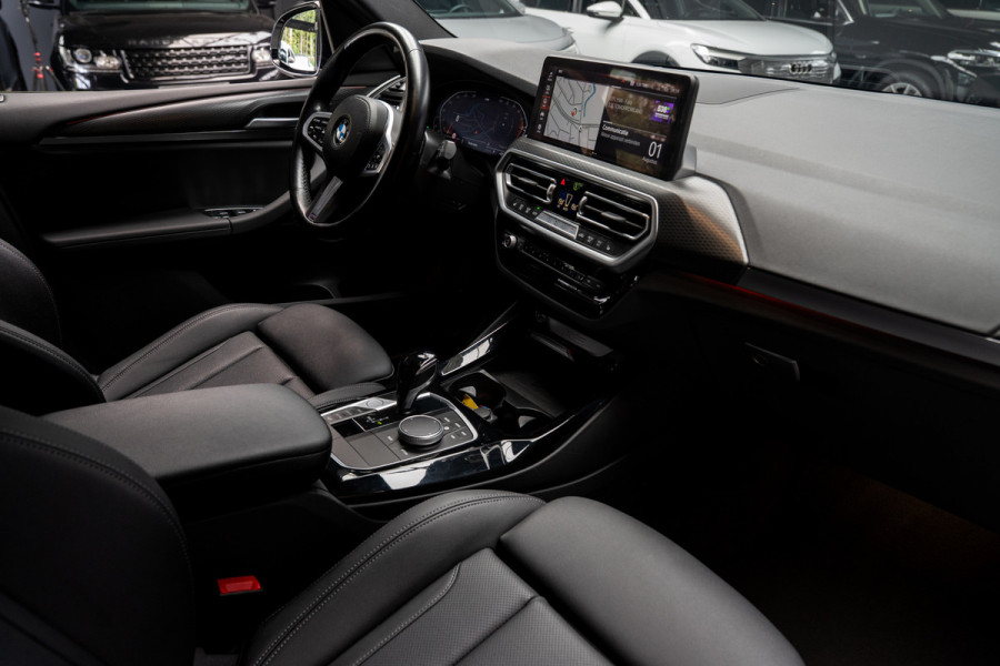 BMW X3 xDrive20i High Exe M-Pakket Leer Head-up Navi LED Elektr. achterklep Climate (3-zone) Elektr. trekhaak PDC LM velgen