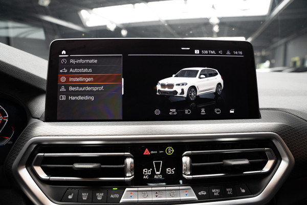 BMW X3 xDrive20i High Exe M-Pakket Leer Head-up Navi LED Elektr. achterklep Climate (3-zone) Elektr. trekhaak PDC LM velgen