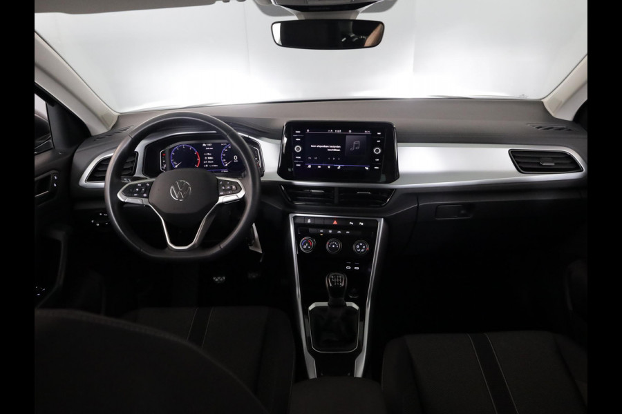 Volkswagen T-Roc 1.0 TSI Life 110 pk | Navigatie via App | Parkeersensoren (Park assist) | Achteruitrijcamera | Adaptieve cruise control | LED koplampen |