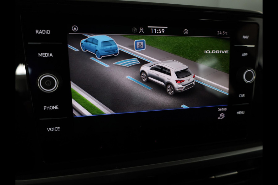 Volkswagen T-Roc 1.0 TSI Life 110 pk | Navigatie via App | Parkeersensoren (Park assist) | Achteruitrijcamera | Adaptieve cruise control | LED koplampen |